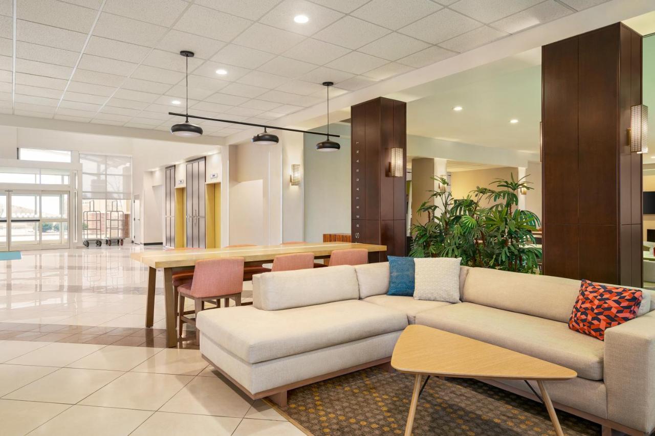 Holiday Inn Florence By Ihg Exterior photo