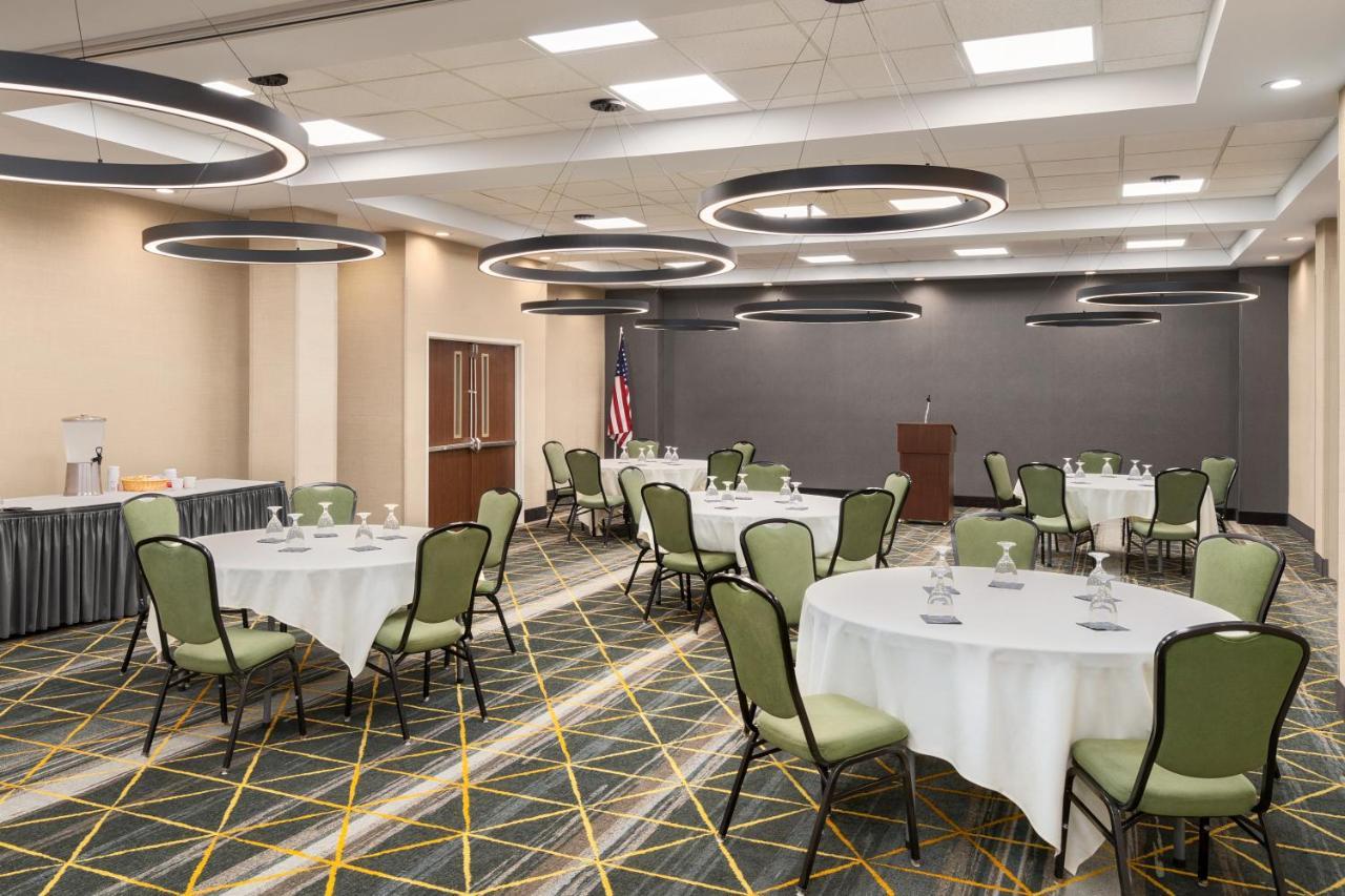 Holiday Inn Florence By Ihg Exterior photo