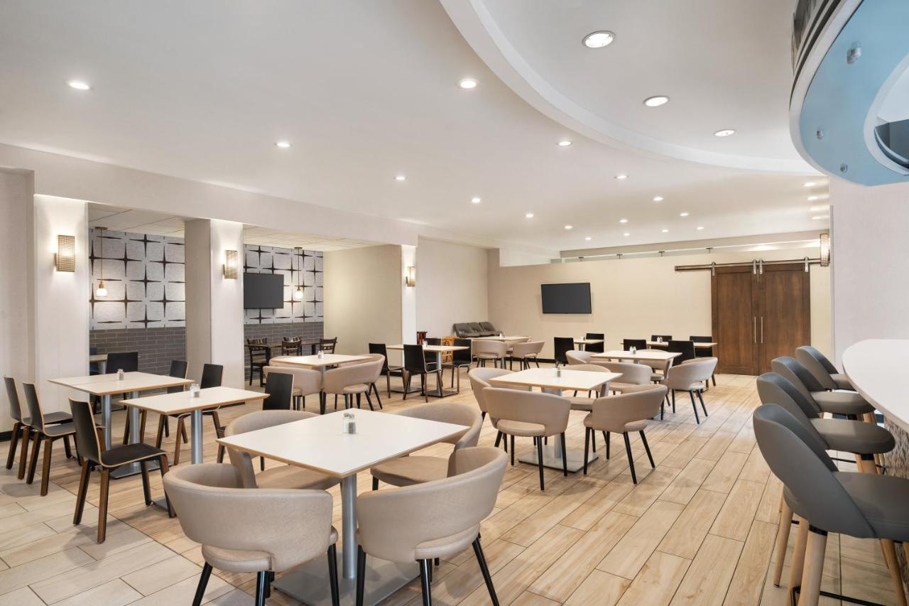 Holiday Inn Florence By Ihg Exterior photo
